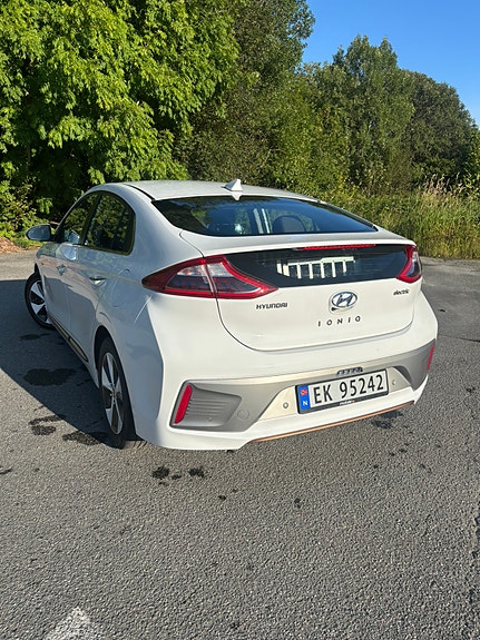 Hyundai IONIQ 7 of 22