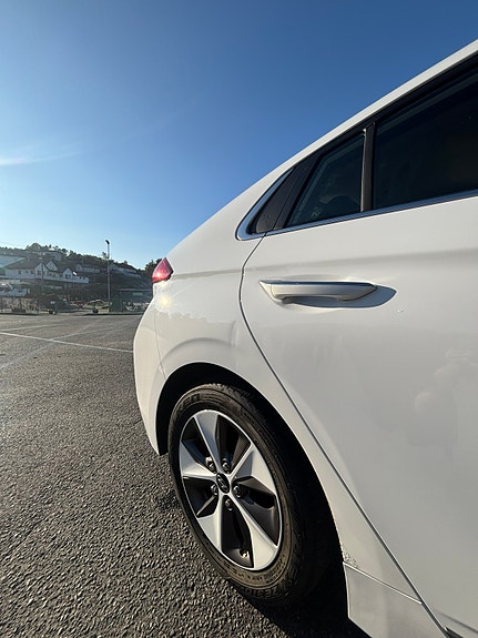 Hyundai IONIQ 8 of 22