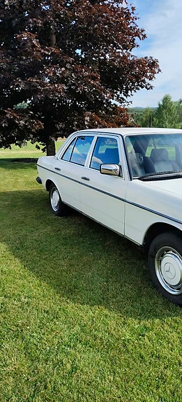 Mercedes-Benz 230 2 of 7
