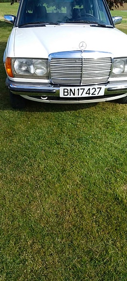 Mercedes-Benz 230 5 of 7