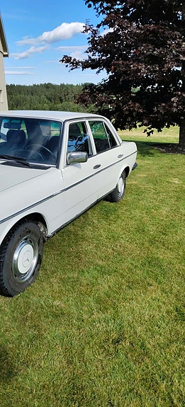 Mercedes-Benz 230 3 of 7
