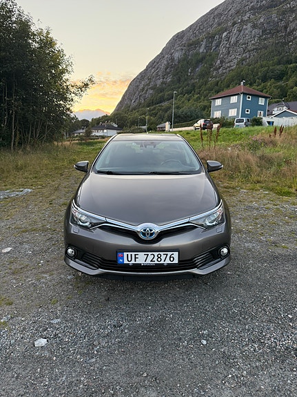 Toyota Auris 8 of 29