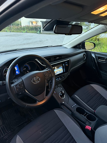 Toyota Auris 9 of 29