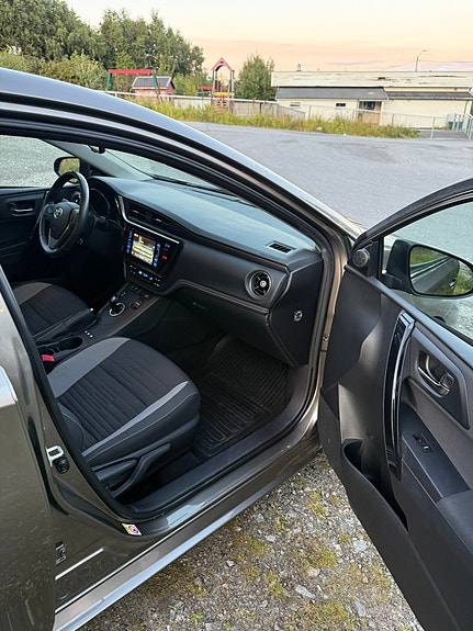 Toyota Auris 16 of 29