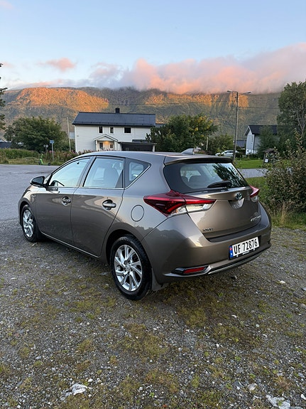 Toyota Auris 5 of 29