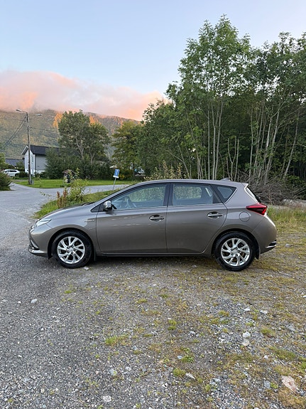 Toyota Auris 6 of 29