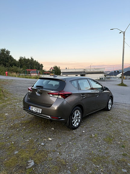 Toyota Auris 3 of 29