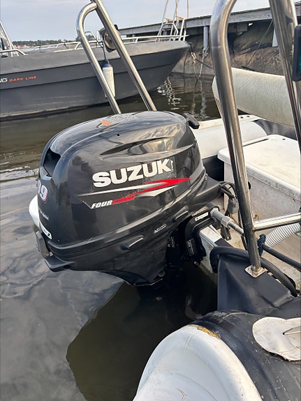 2014 Suzuki 9,9 4takt med kotrollboks, batteri og bensintank 2 of 6
