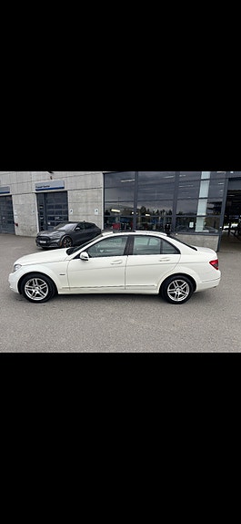 Mercedes-Benz C200 d 2 of 12