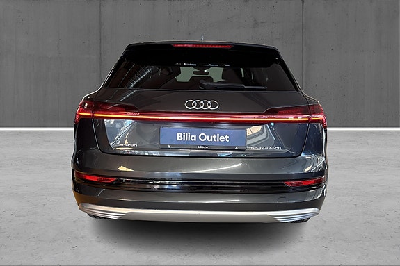Audi e-tron 5 of 25