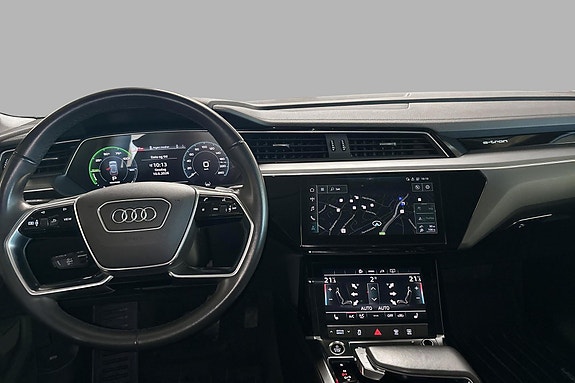 Audi e-tron 11 of 25