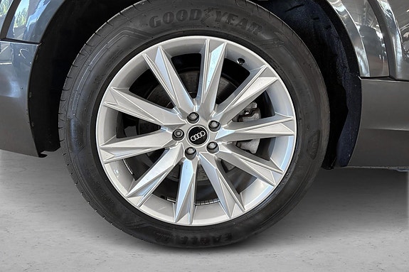 Audi e-tron 25 of 25