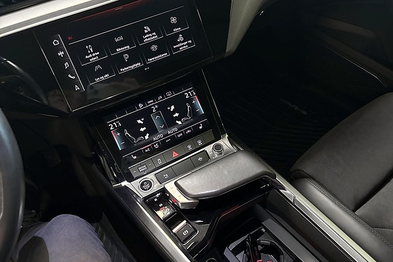 Audi e-tron 14 of 25