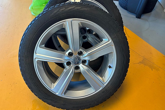 Audi e-tron 24 of 25