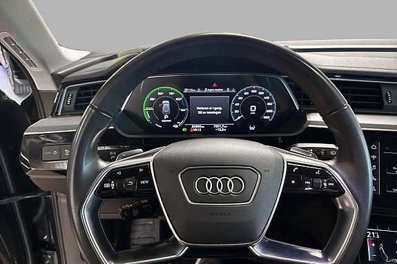 Audi e-tron 13 of 25