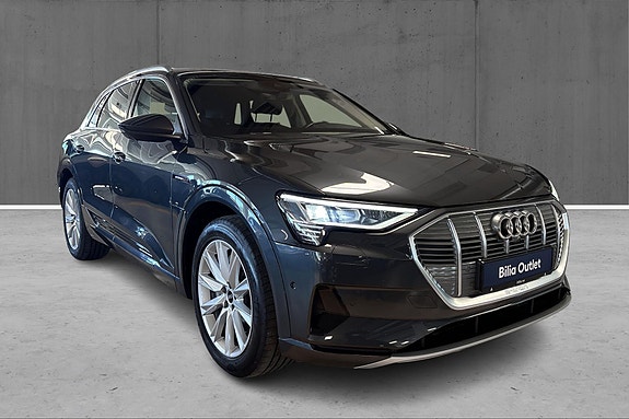 Audi e-tron 2 of 25