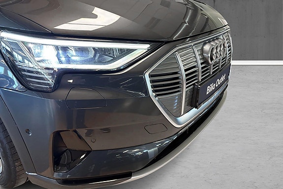 Audi e-tron 8 of 25