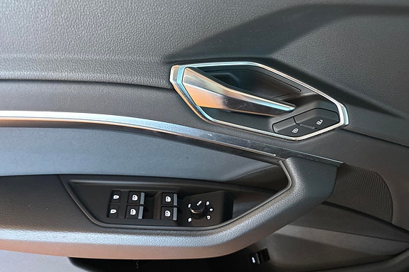 Audi e-tron 20 of 25