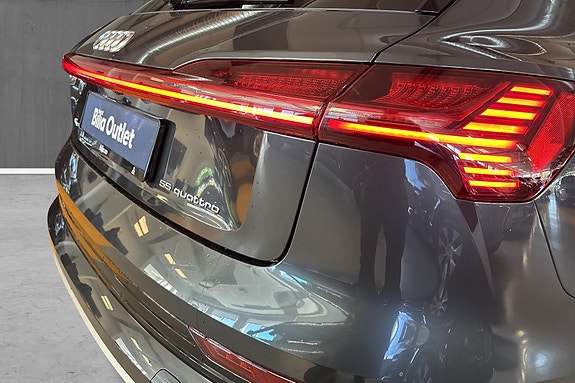Audi e-tron 9 of 25
