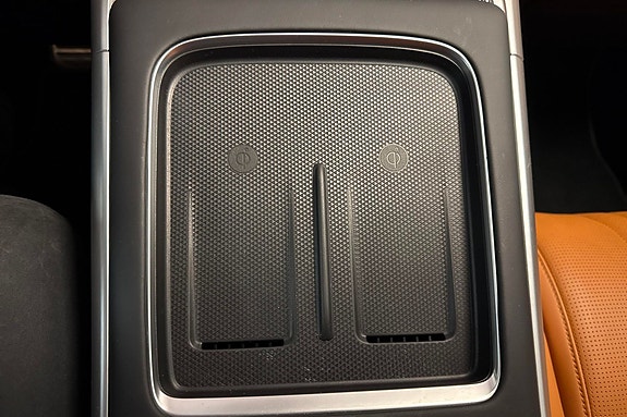 XPeng G9 28 of 30