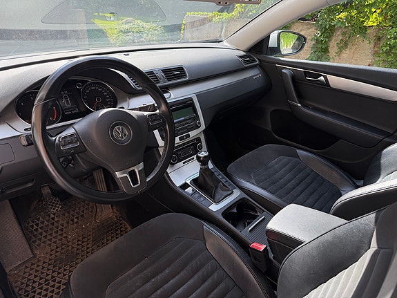Volkswagen Passat 16 of 18