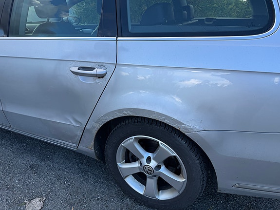 Volkswagen Passat 12 of 18