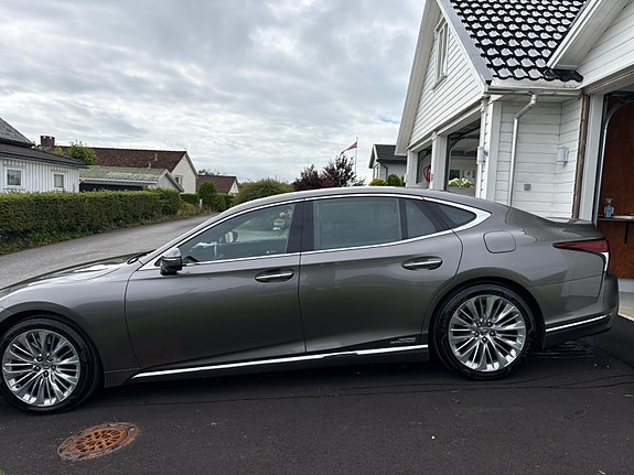 Lexus LS500h 3 of 13