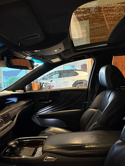 Lexus LS500h 10 of 13
