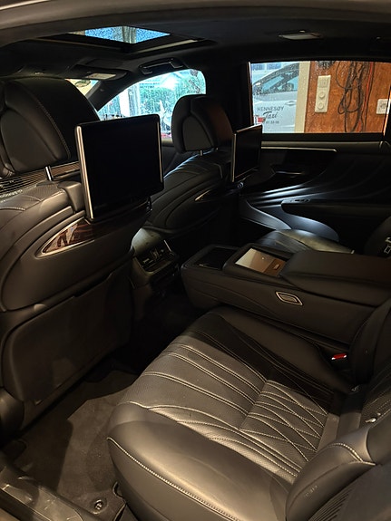 Lexus LS500h 8 of 13