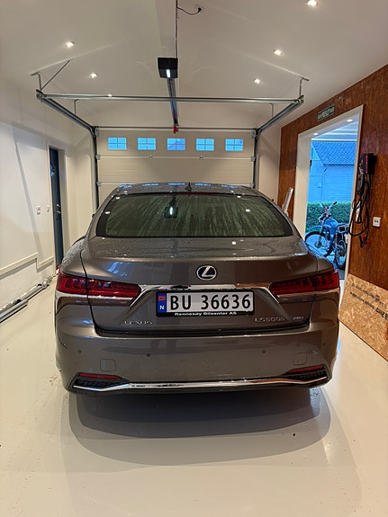 Lexus LS500h 5 of 13