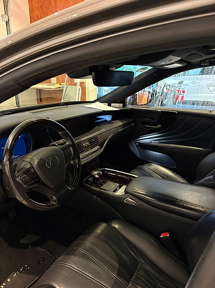 Lexus LS500h 11 of 13