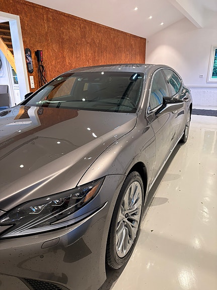 Lexus LS500h 2 of 13