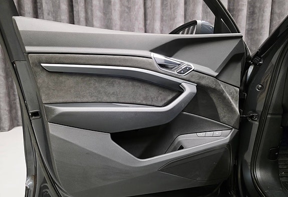 Audi e-tron Sportback 12 of 30