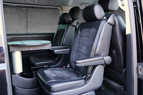 Volkswagen Multivan 13 of 30