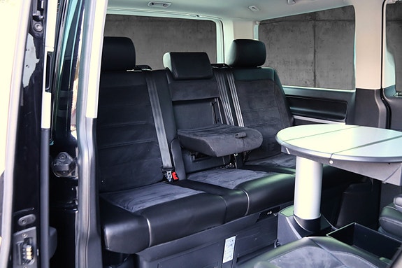Volkswagen Multivan 14 of 30