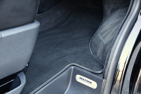 Volkswagen Multivan 18 of 30