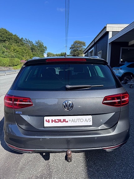 Volkswagen Passat 7 of 30