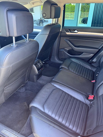 Volkswagen Passat 13 of 30