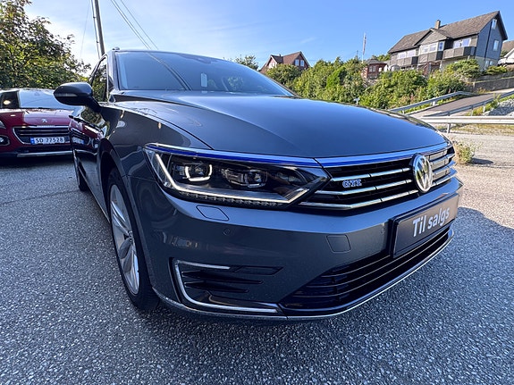 Volkswagen Passat 2 of 30
