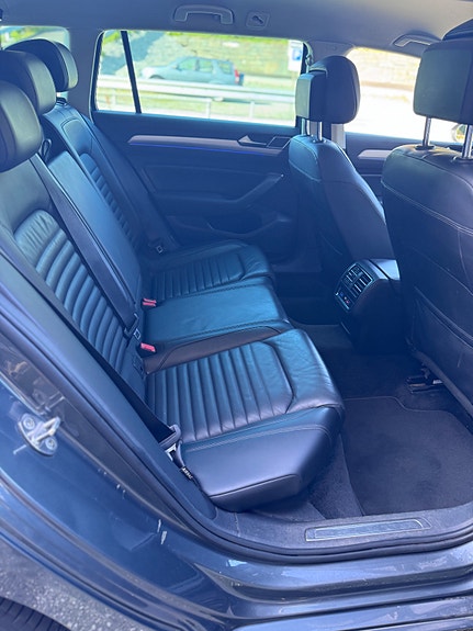 Volkswagen Passat 14 of 30