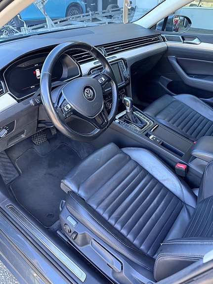 Volkswagen Passat 11 of 30