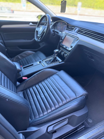 Volkswagen Passat 12 of 30