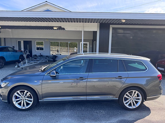 Volkswagen Passat 5 of 30