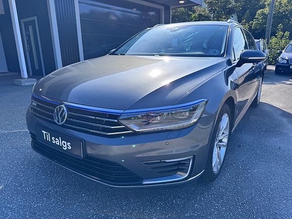 Volkswagen Passat 4 of 30