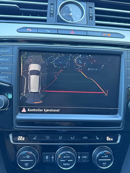 Volkswagen Passat 28 of 30