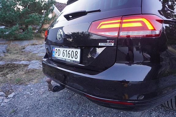 Volkswagen Passat 12 of 30
