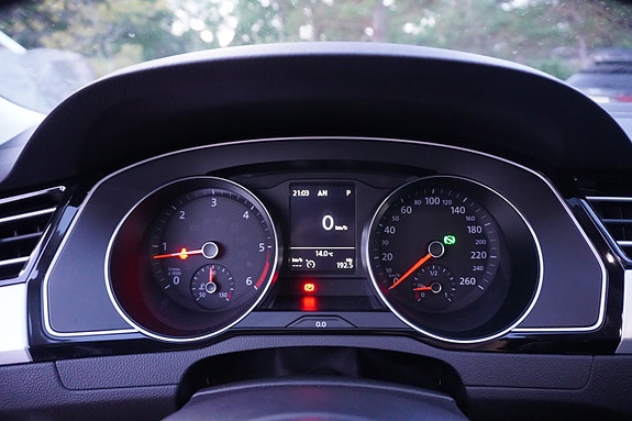 Volkswagen Passat 22 of 30