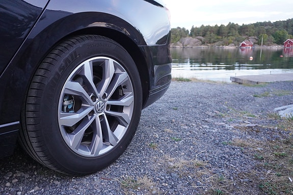 Volkswagen Passat 15 of 30