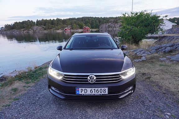 Volkswagen Passat 3 of 30