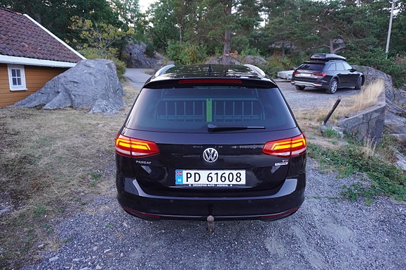 Volkswagen Passat 10 of 30